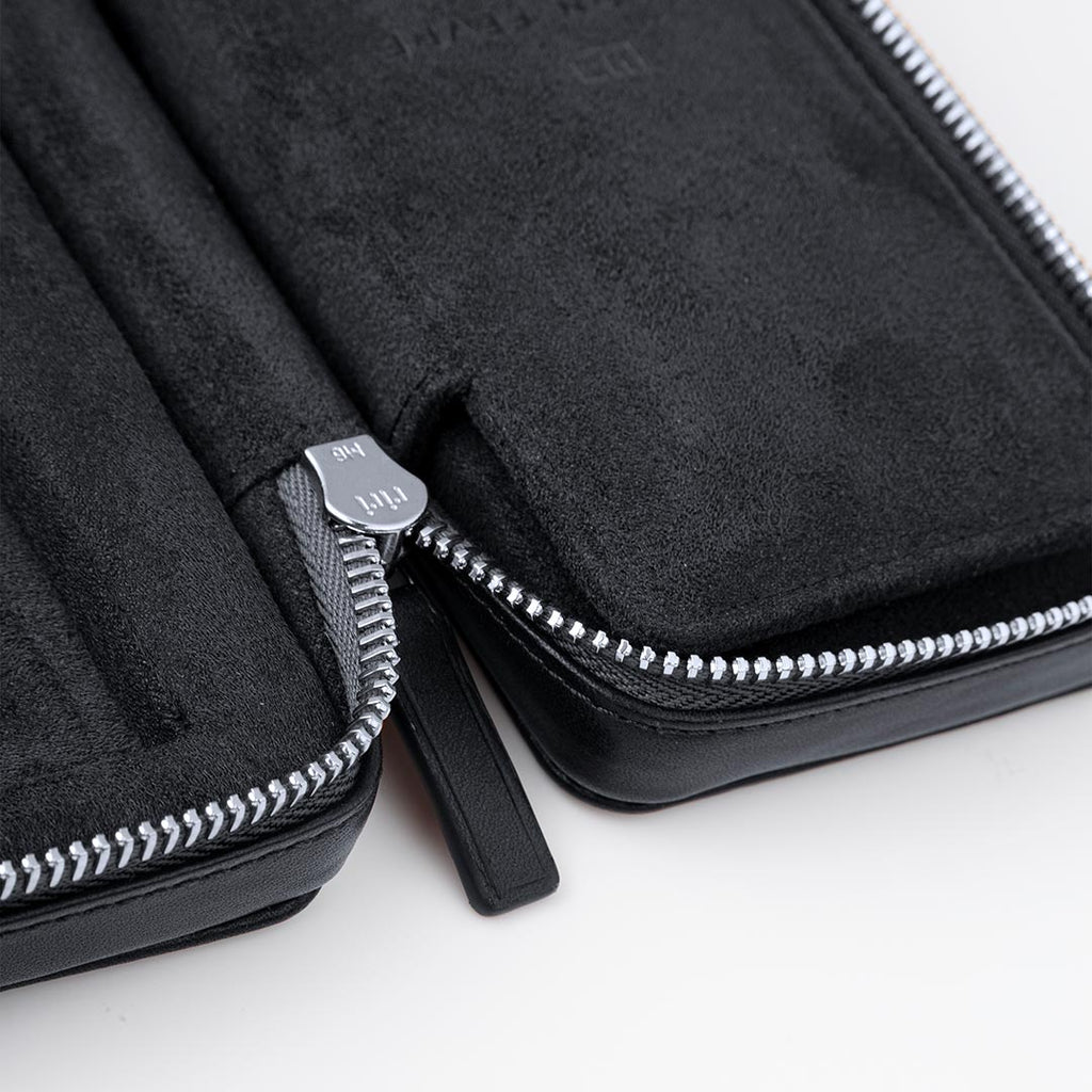 petite pochette pouvant contenir 2 montres